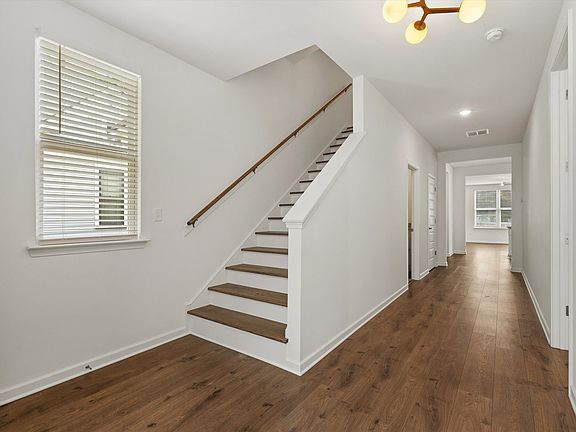 5th image of 1635 Nelson Ave
