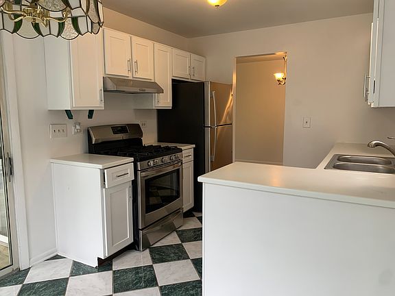 3rd image of 320 Pembroke Ct #1