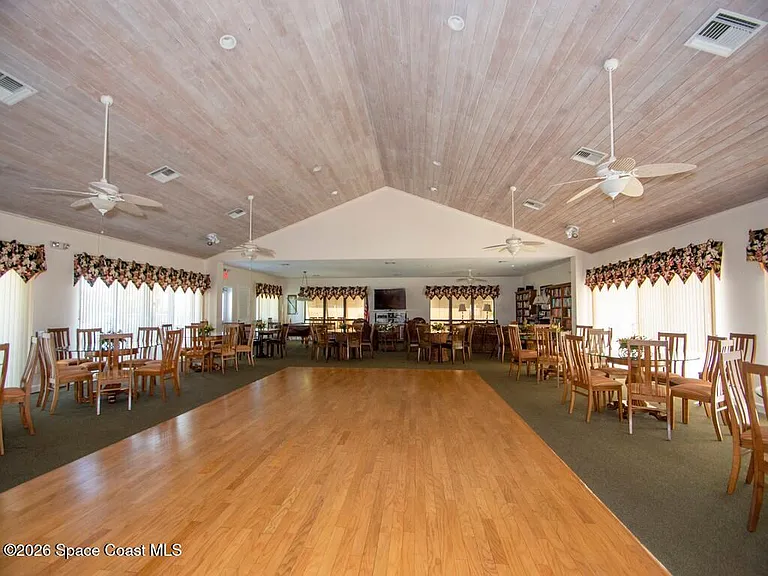 6240 Mirror Lake Dr #201 — Photo 25