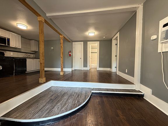 3rd image of 223 Bee St #1