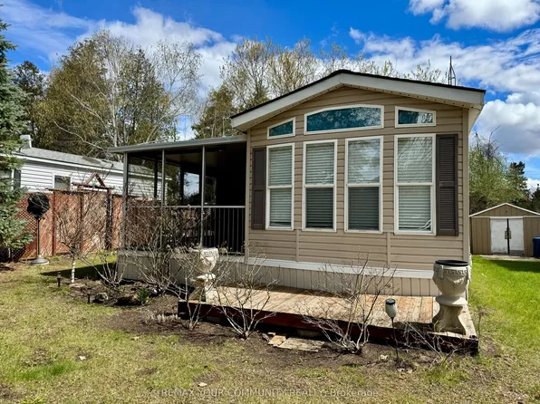 285 Crydermans Side Rd #323, Georgina, ON L0E 1A0