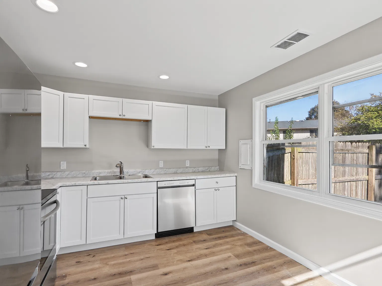 4 bed, 1.5 bath, 1631 sqft, $1,800 — Photo 3