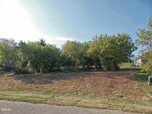 5th image of 23 Walnut Hill Dr