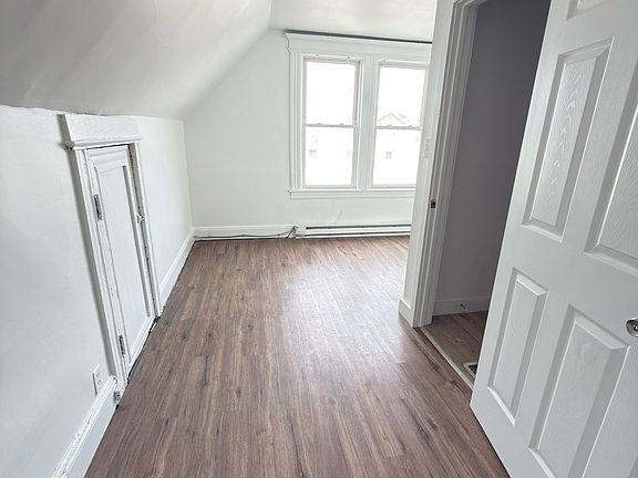 5th image of 10 Beatrice St #3