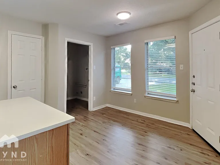 598 Orangewood Dr — Photo 8