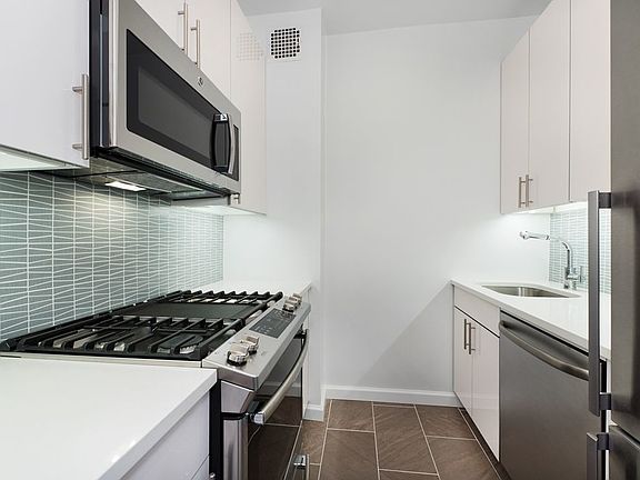 4th image of 60 E 8th St APT 30L