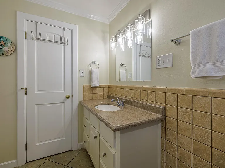 5217 Avenue N 1/2 — Photo 16