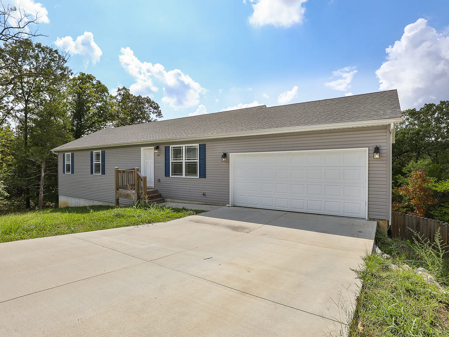 6 bed, 2238 sqft, $2,700 — Photo 2