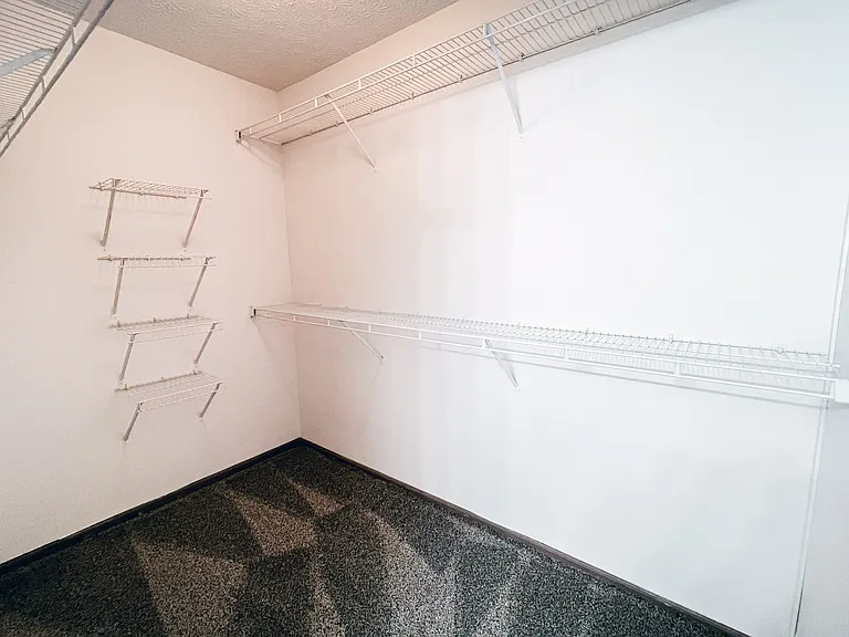 Wyndemere Apartments — Photo 72