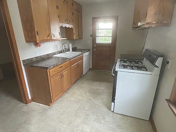 4th image of 315 Fairfield St