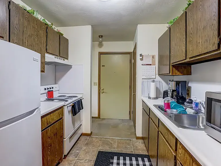 Oak Hill Apartments- Hill Ave. — Photo 23