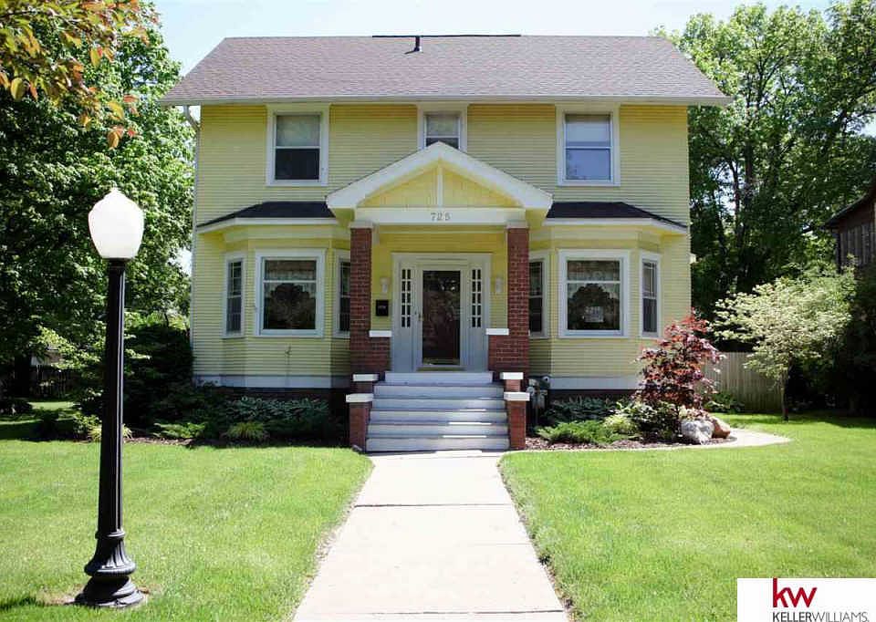1st image of 725 E 5th St