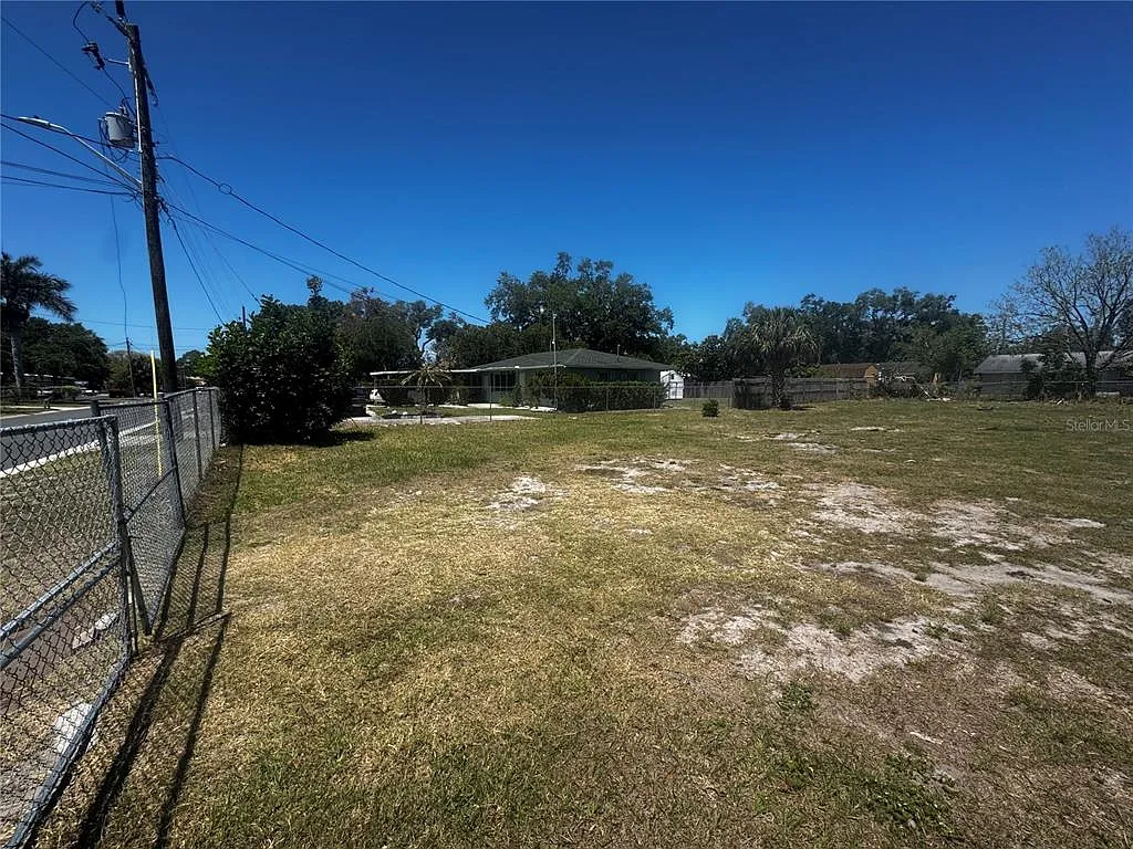 4 bed, 2.0 bath, 1365 sqft, $2,500 — Photo 2