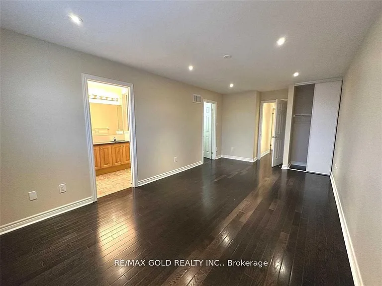 471 Meadowridge Ct — Photo 23