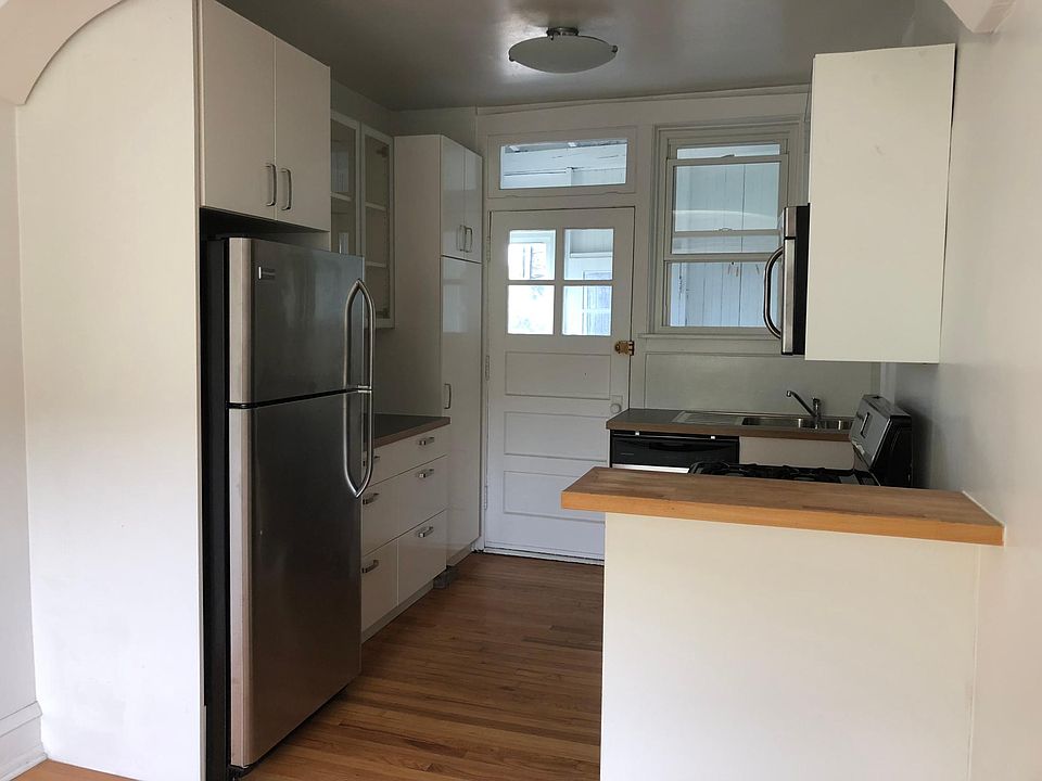 1st image of 2610 W Montrose Ave APT 3S