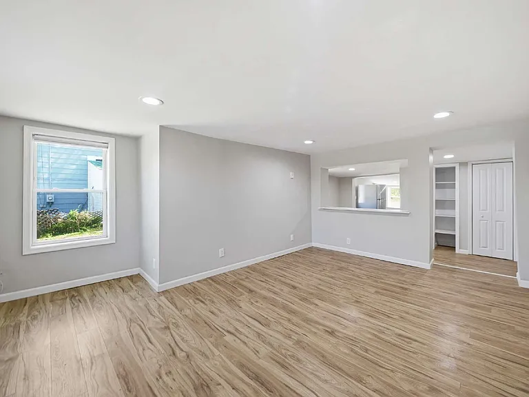 116 S High St — Photo 11