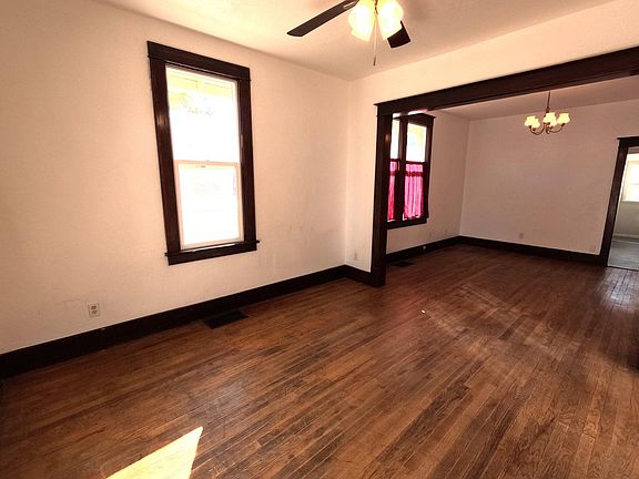 4th image of 602 Curtis St