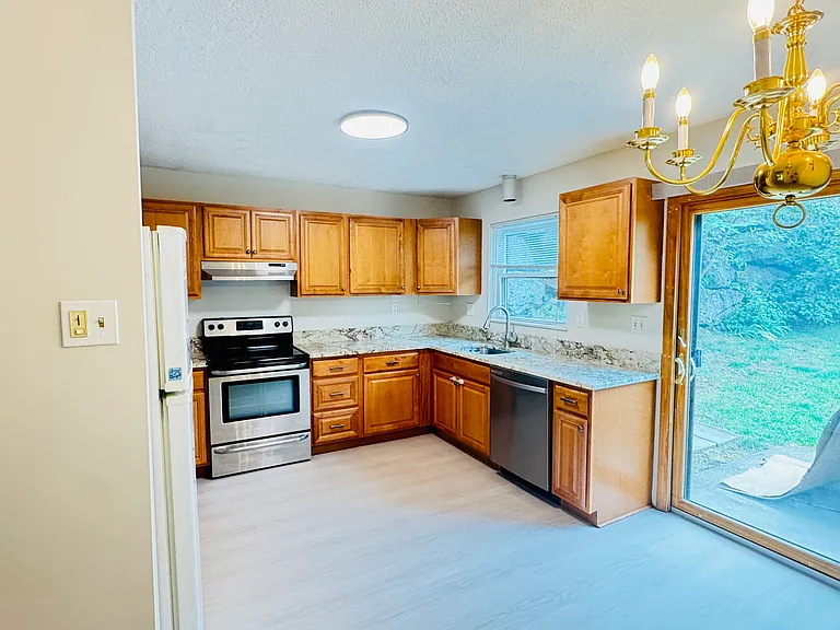 37 Goodwin Ave — Photo 3