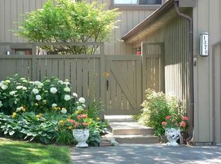 1370 Oak Hill Rd #542, Lake Barrington, IL
