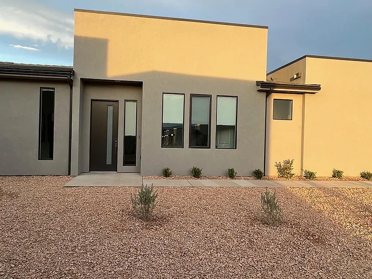 2907 E Snowberry Dr — Photo 2