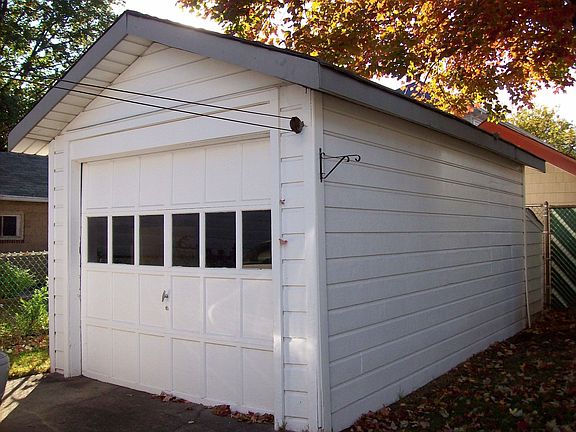 3rd image of 134 Livermore Ave
