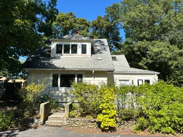 126 Lakehurst Ave, Weymouth, MA 02189