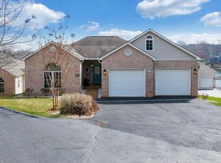 97 Lighthouse Ln, Moneta, VA 24121