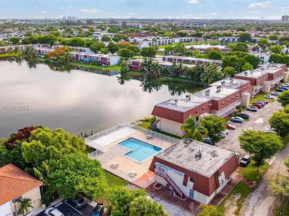 310 NW 107th Ave APT 202, Miami, FL 33172