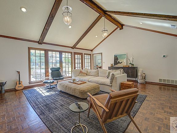 5th image of 48 Dogwood Lake Dr