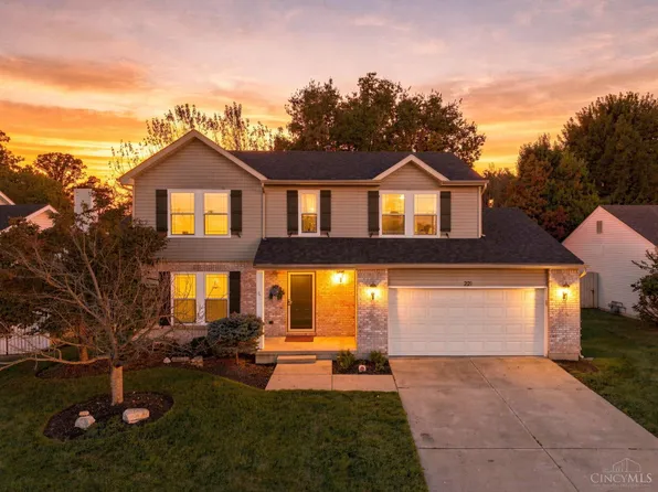 221 Clearbrook Dr, Franklin, OH 45005