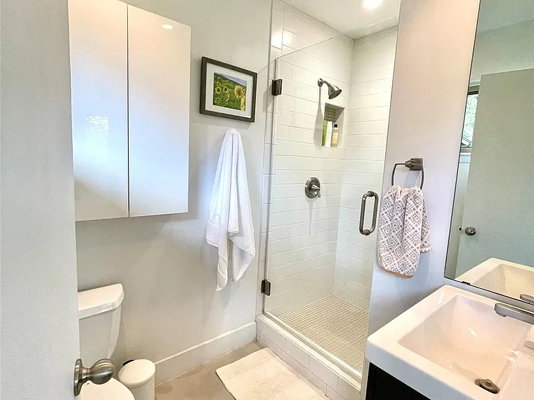4620 Englewood Dr — Photo 25