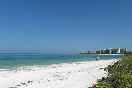 Lido Beach/St. Armand's Circle is 4 mi. away; A great bike ride over the Ringling Bridge