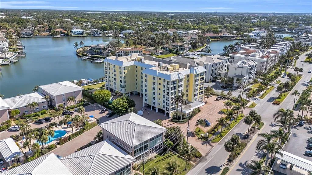 2 bed, 2.0 bath, 1720 sqft, $10,000 — Photo 2