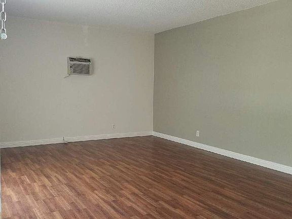 3rd image of 1916 Glendon Ave APT 1