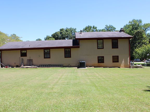 3rd image of 3639 Fairlane Dr
