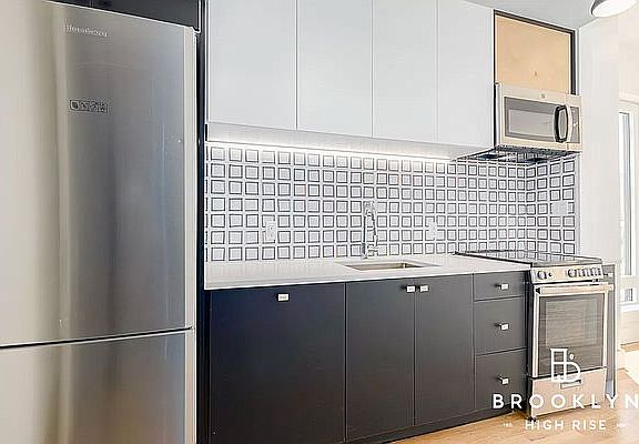 3rd image of 887 Lexington Ave #2G