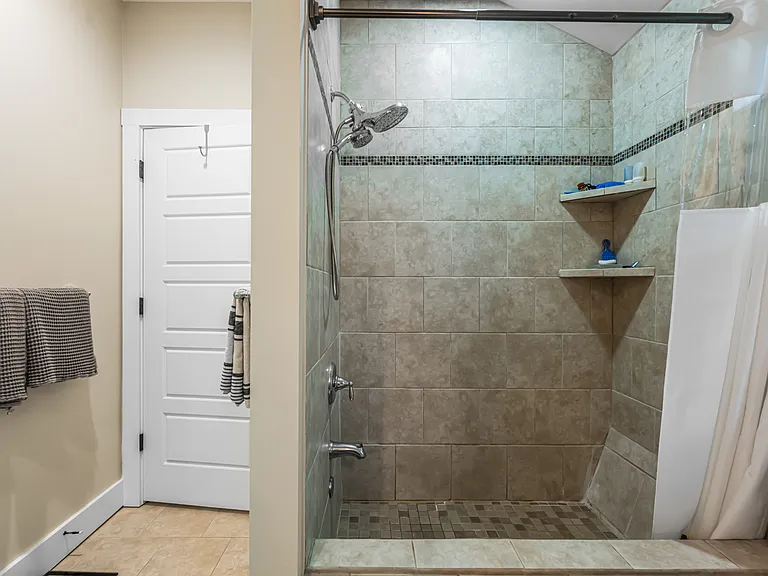 51 Westover Dr — Photo 24