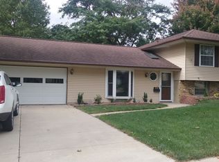 114 Sand Ln NW, Cedar Rapids, IA 52405