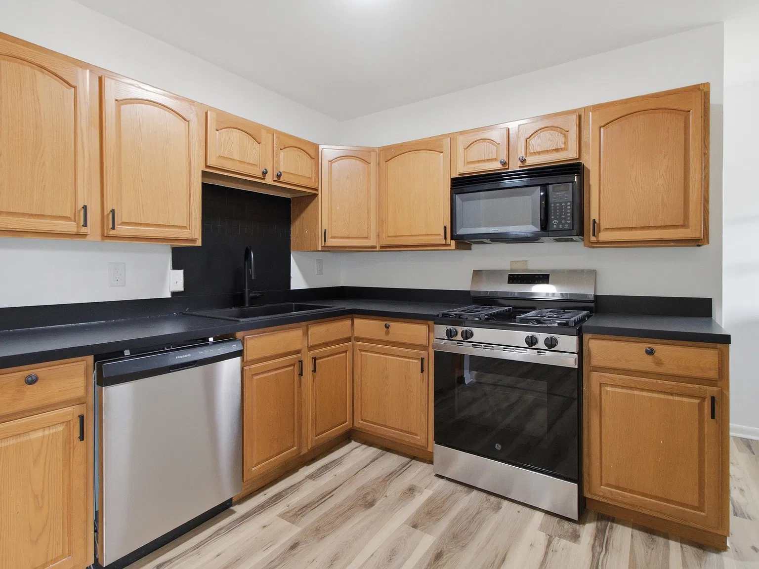 4 bed, 1734 sqft, $2,100 — Photo 1