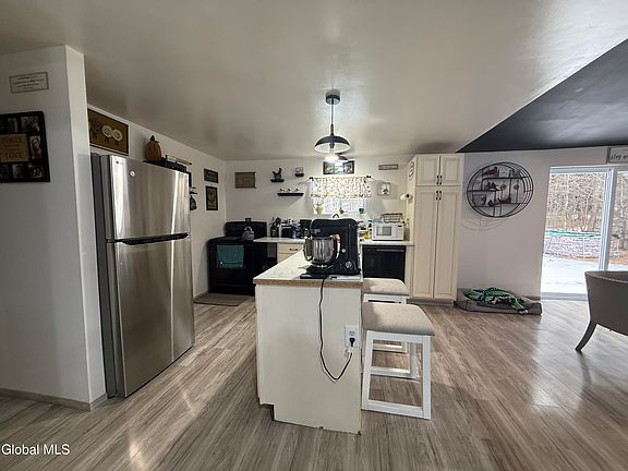 4th image of 1073 Middleline