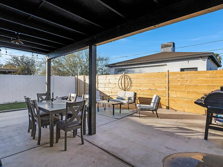 250 W Tulsa St — Photo 32