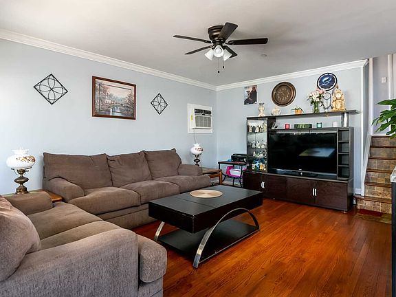 3rd image of 82 Vanderbilt Ave