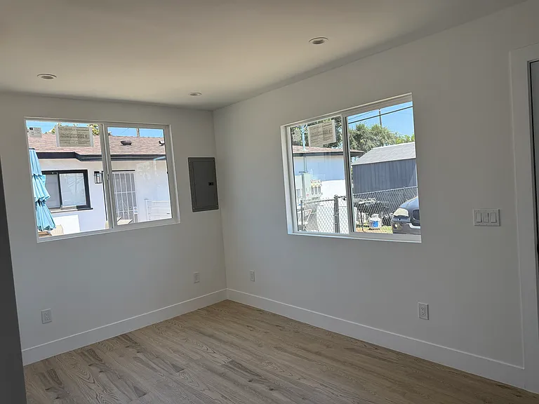 1204 S Spruce St — Photo 16