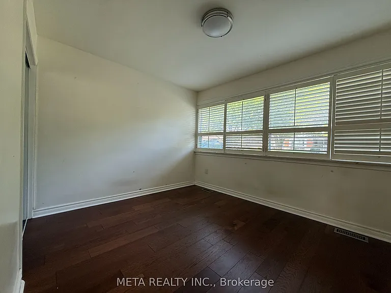 556 McCowan Rd — Photo 37