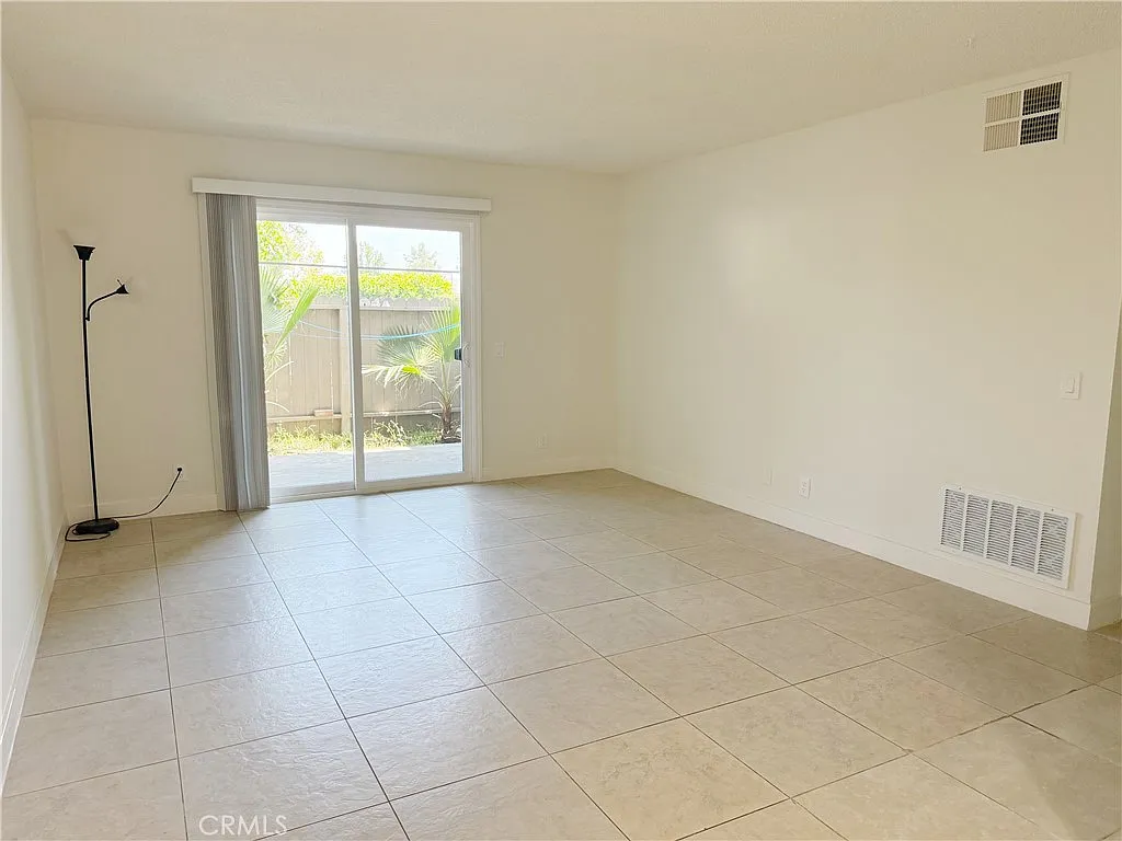 2 bed, 806 sqft, $2,680 — Photo 4