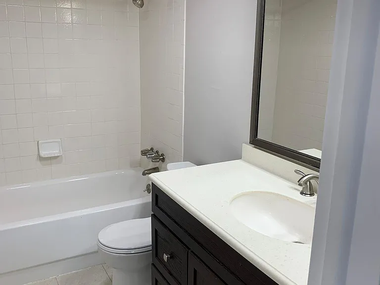 1260 York St #301 — Photo 13