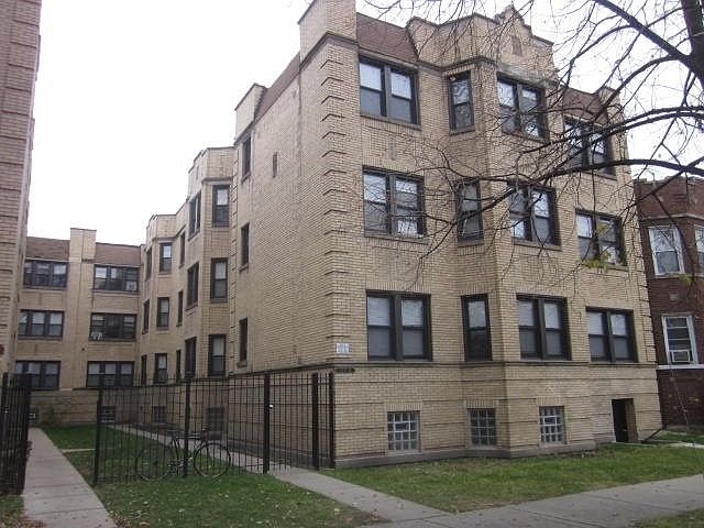 1st image of 6217 N Artesian Ave APT 2W