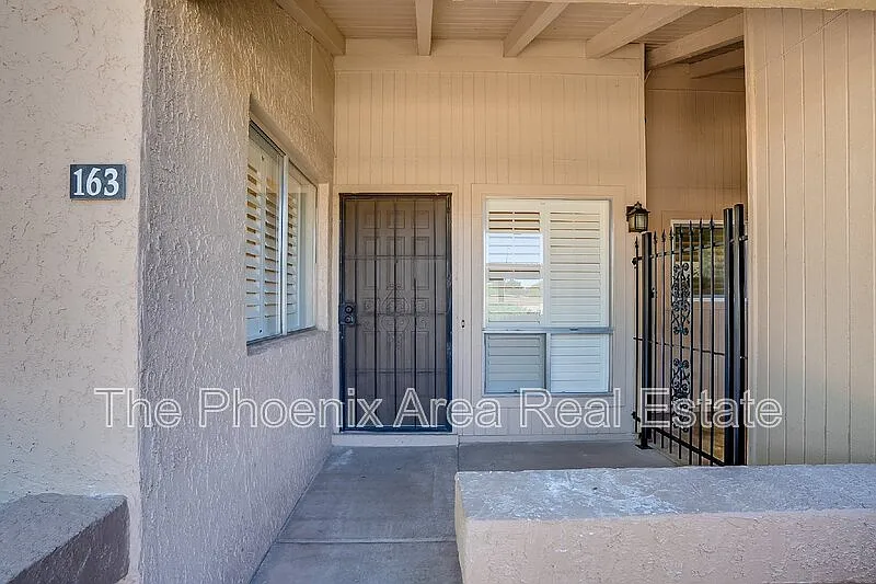 2 bed, 2.0 bath, 831 sqft, $1,595 — Photo 4