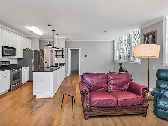 3rd image of 705 Maple St APT D203