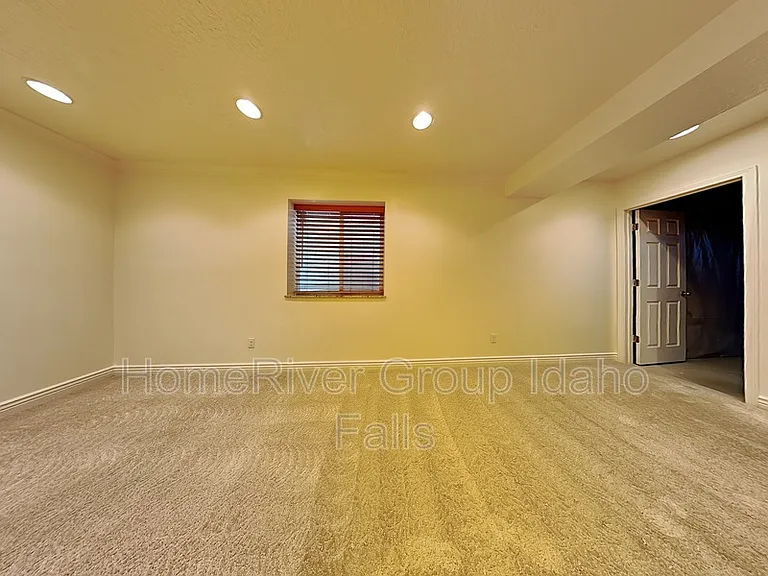 390 Bridger Dr — Photo 11